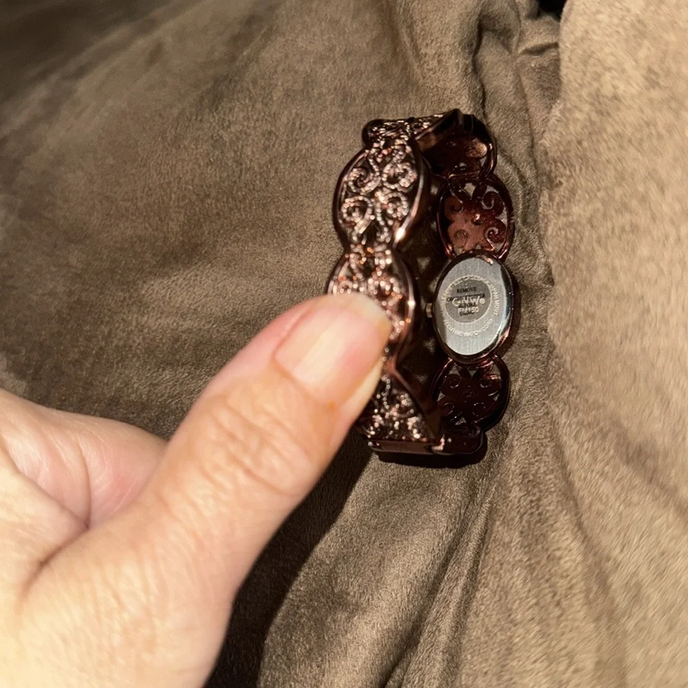 GNW QUARTZ Elegant Rose Gold Tone Watch - Picture 3 of 3